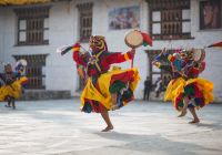Apresentação artística Mongar Butão