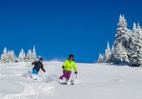 Canada tremblant casal esquiadores dia