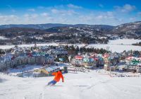Canada tremblant esquiador e cidade