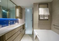 Quark expedition ultramarine penthouse suite banheiro