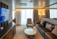 Quark expedition ultramarine ultra suite sala estar