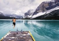 Salto no lago maligne 