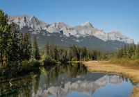 Vista panorâmica de Policeman Creek em Canmore Alberta, Canadá