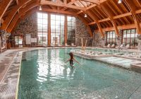Chile termas de puyehue mulher na piscina