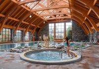 Chile termas de puyehue piscina com mulher
