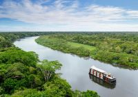 Aqua expeditions ariaamazon navio no rio