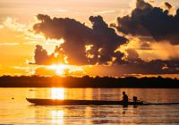 Aqua expeditions peru amazonia canoa
