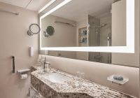 Crystal cruises symphony double guest room banheiro