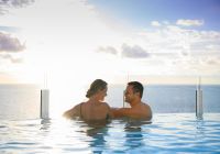 Disney cruise line casal na piscina