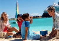 Disney cruise line disney castaway cay bahamas brincando na areia