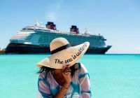 Disney cruise line disney castaway cay bahamas mulher de chapeu na praia