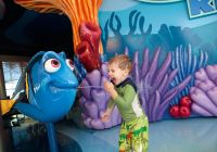 Disney cruise line disney wish menino