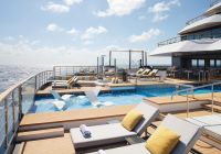 The ritz carlton yatch navio evrima piscina