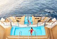 The ritz carlton yatch navio evrima vista piscina