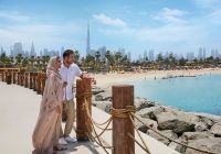 Emirados arabes dubai casal skyline