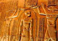 Hieróglifos em Kom Ombo, Luxor.