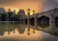 Puente del Mar, uma ponte de pedestres muito antiga e charmosa no centro de Valencia