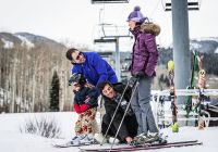 Estados unidos viceroy snowmass famillia esquiando