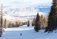 Vail resorts park city esquiador e vista de park city kyle cartwright