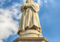 Estátua de Leonardo da Vinci em Milão, Itália