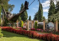 Hotel villa gallici estatua deitada