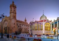 Iglesia de los santos juanes e o mercado central de valencia espanha