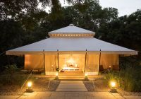 India aman i khas tenda entardecer