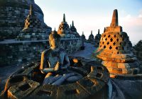 Templo Borobudur ao pôr do sol