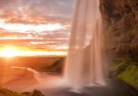 Cachoeira Seljalandsfoss - Sol da meia noite