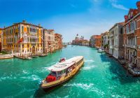 Grande canal com a bas lica di santa maria della salute veneza