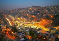 Turismo Jordânia: cidade Amã iluminada