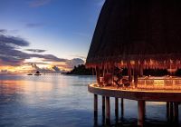 Anantara kihavah villas restaurante fire