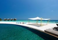 Constance moofushi piscina