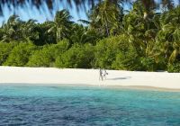 Dusit thani maldives couple on beach