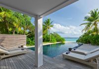 Dusit thani maldivesresidence pool deck