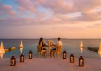 Heritance aarah jantar na beira piscina