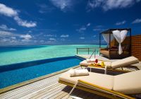 Maldivas baros water pool villa deck