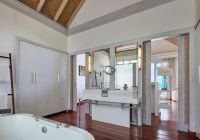 Nh kuda rah maldivas overwater villa with private pool banheiro