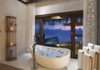 Ozen Maadlhoo Wind villa with pool banheira