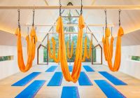 St regis maldives vommuli yoga antigravidade