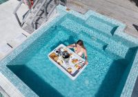 Sun siyam iru veli maldivas breakfeast woman
