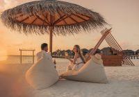 Sun siyam irufushi maldivas beach couple brinde