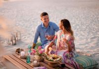 The nautilus maldives casal picnic praia
