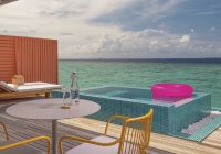 The standard huruvalhi maldives lagoon water villa piscina
