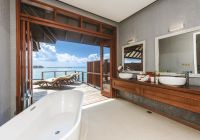 Varu by Atmosphere Water Villa Banheiro