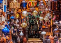 Marrocos marrakech iluminacao estilo marroquino souks em medina