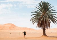 Marrocos merzouga mulher no deserto