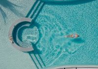 Mauricio lemeridien piscina