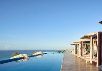 Xcaret arte piscina daybed