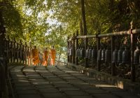 Viagem Myanmar monges templo